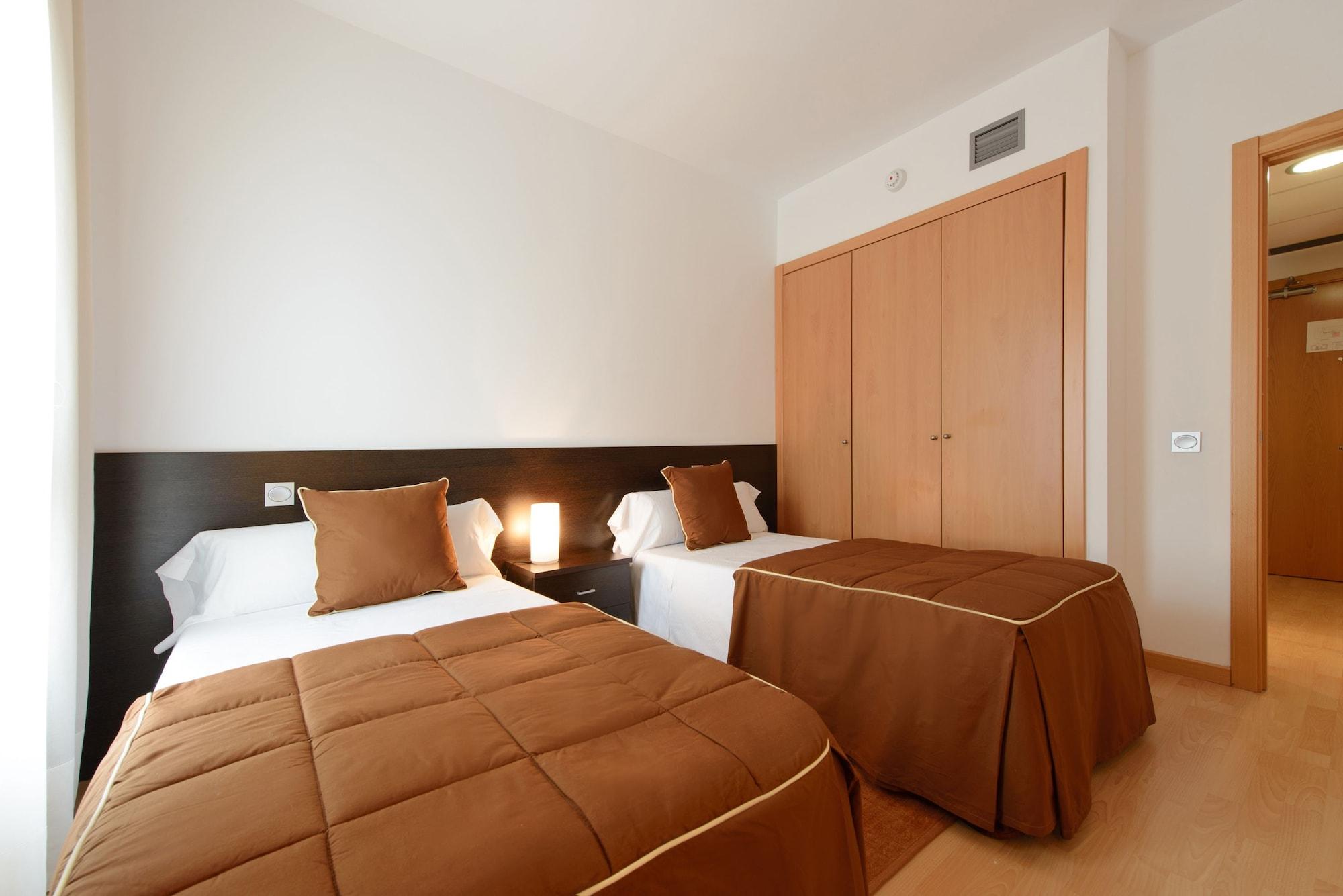 Madrid Airport Suites, Affiliated By Melia Экстерьер фото