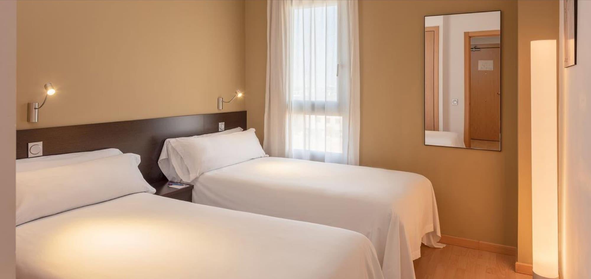 Madrid Airport Suites, Affiliated By Melia Экстерьер фото