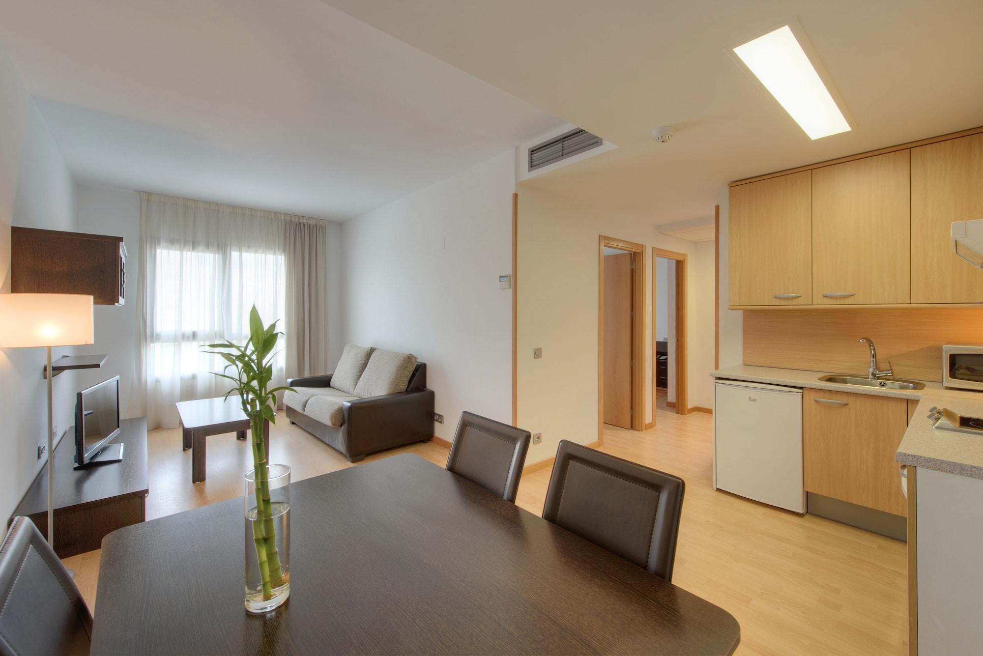 Madrid Airport Suites, Affiliated By Melia Экстерьер фото