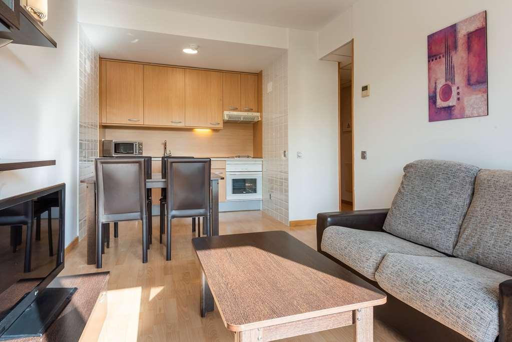 Madrid Airport Suites, Affiliated By Melia Номер фото