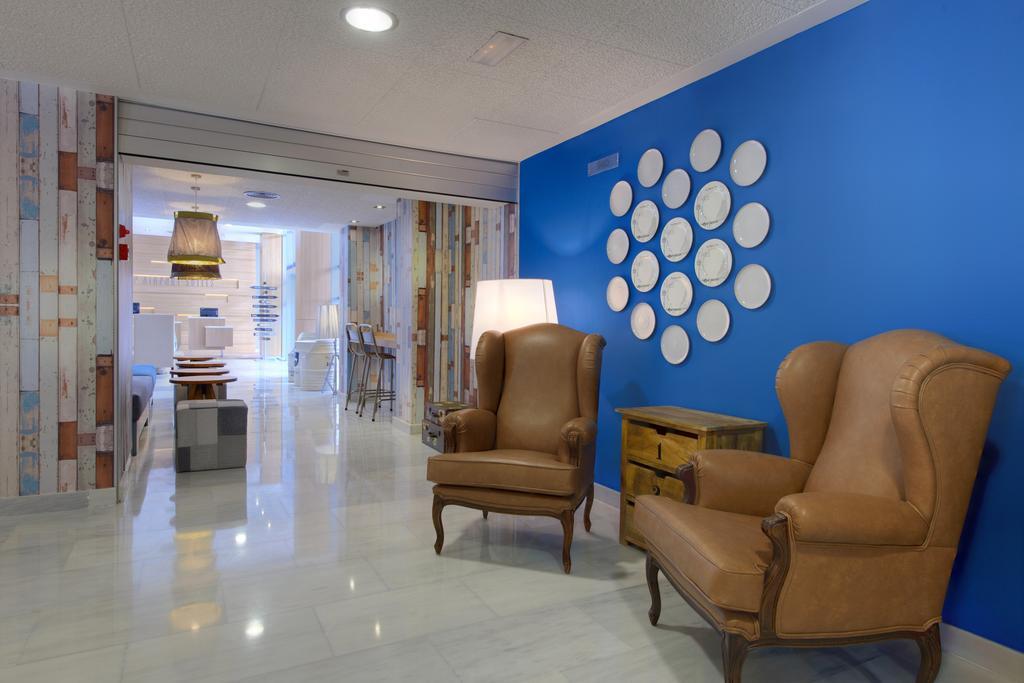 Madrid Airport Suites, Affiliated By Melia Экстерьер фото