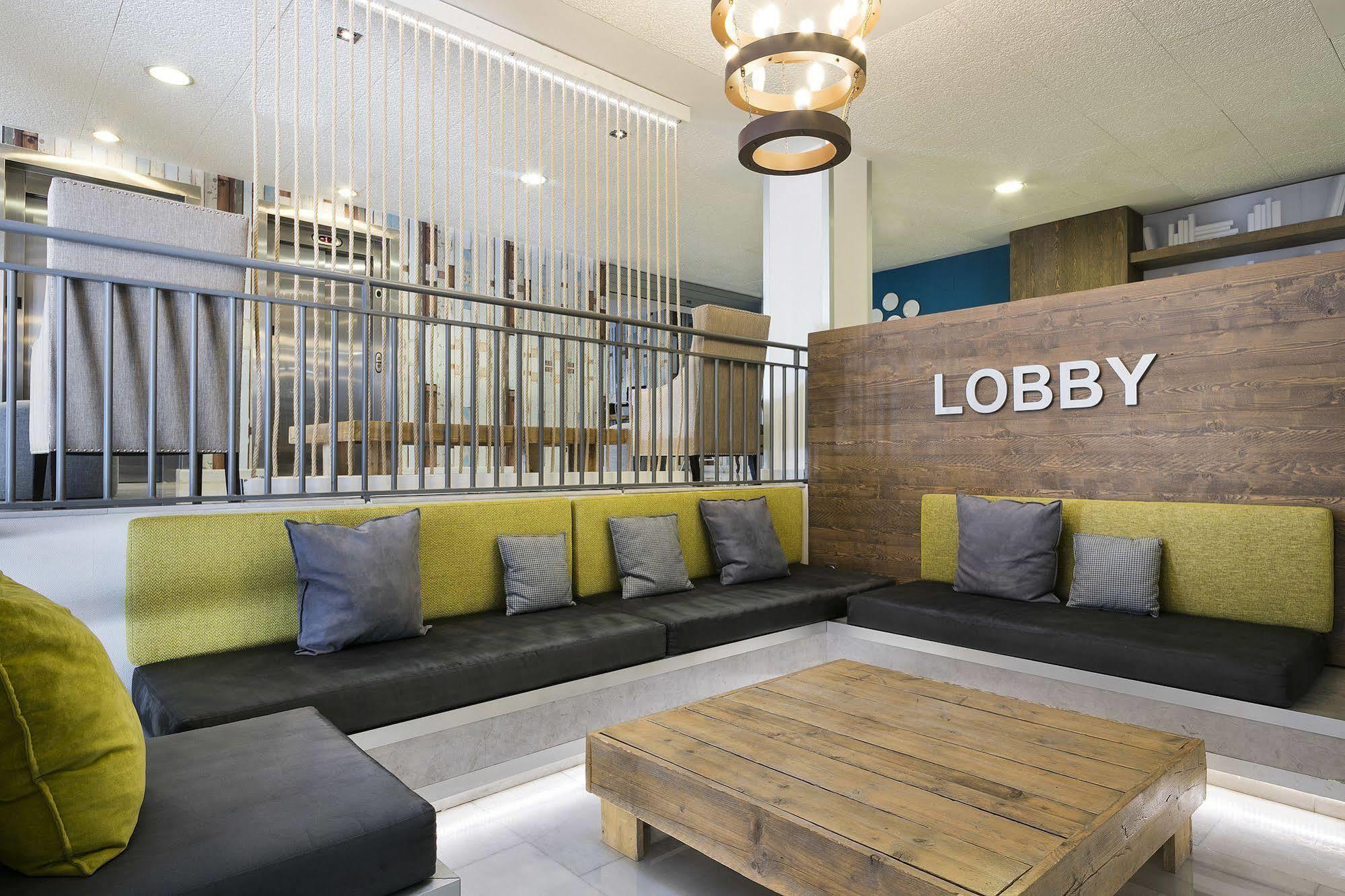 Madrid Airport Suites, Affiliated By Melia Экстерьер фото