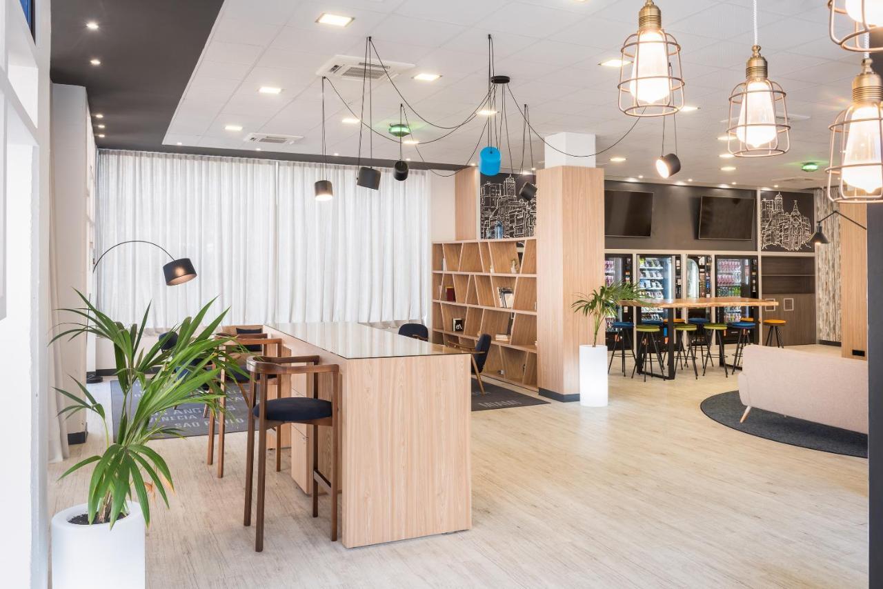 Madrid Airport Suites, Affiliated By Melia Экстерьер фото