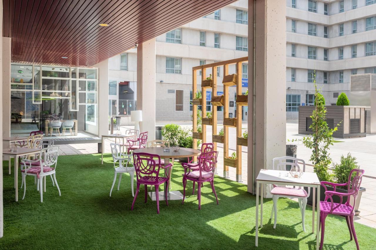 Madrid Airport Suites, Affiliated By Melia Экстерьер фото