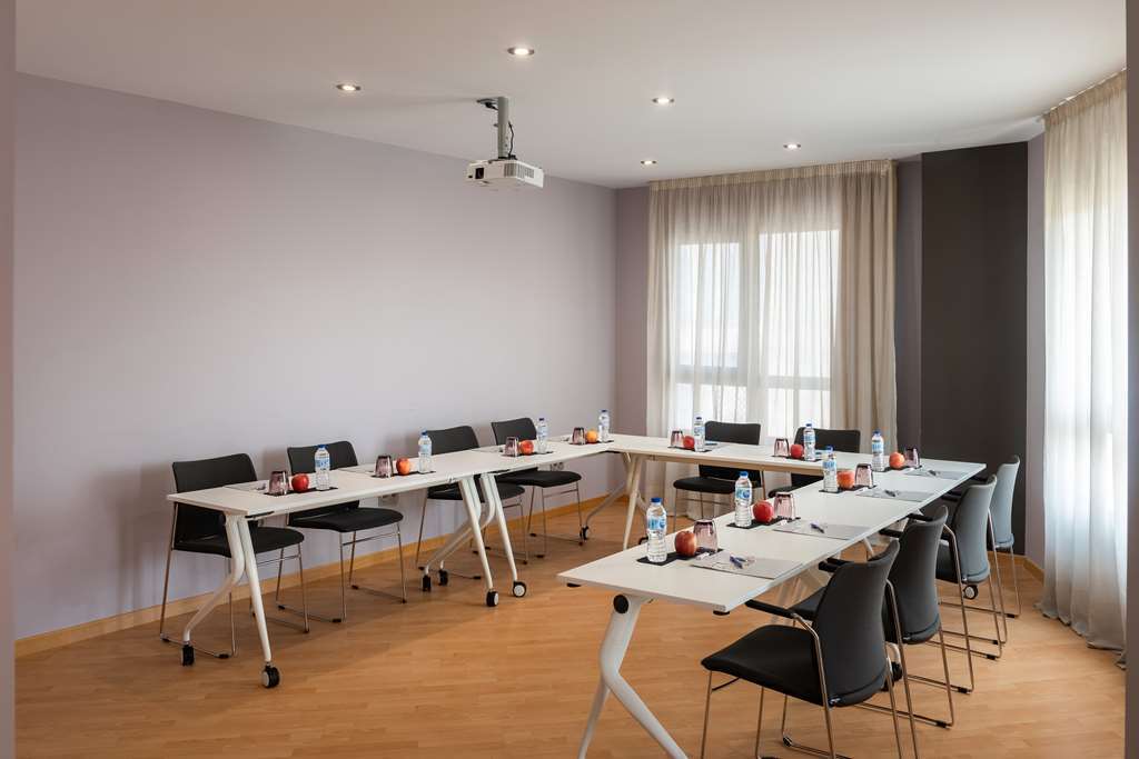Madrid Airport Suites, Affiliated By Melia Удобства фото